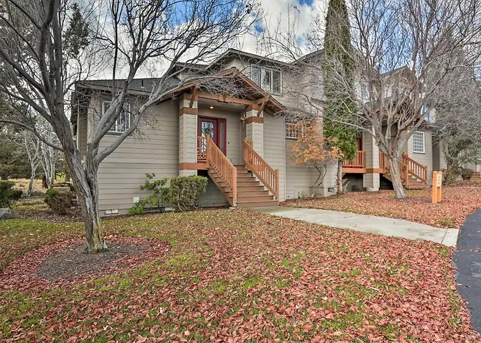 Idyllic Redmond Townhome W/ Furnished Deck!