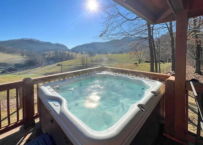 Deck & Mtn Views! Luxe Log Cabin In Waynesville