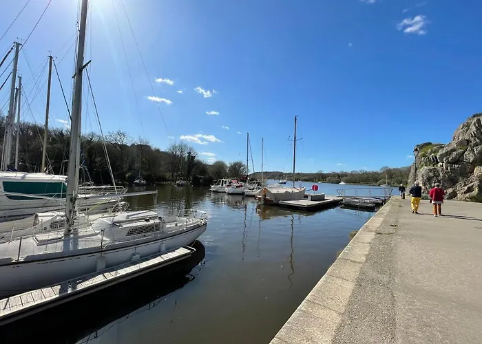 Appartement avec balcon et vue sur port - wifi privé - au dessus du Restaurant le Yackams