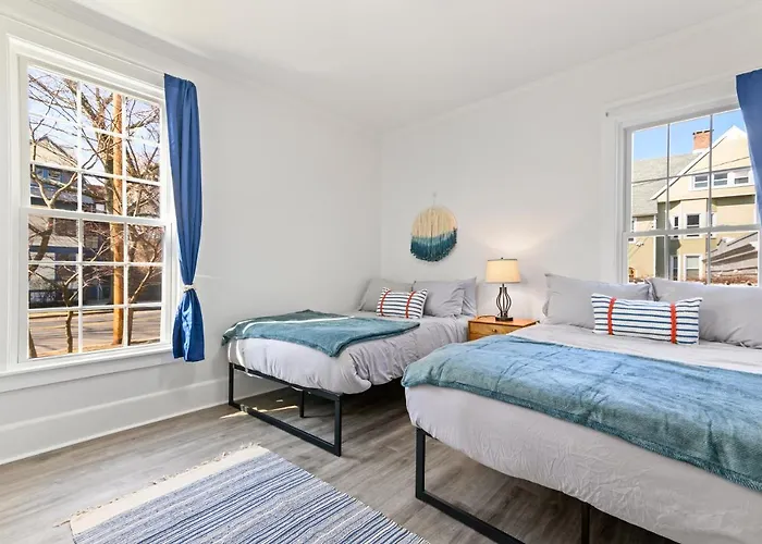 Casa Soleada In East Rock Near Dt And Yale Som With Free Parking And King Bed