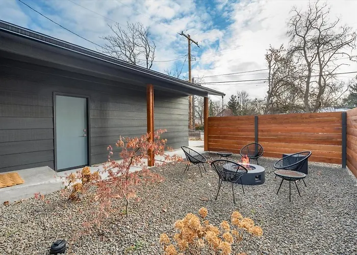 Mid Century Modern Boise-River Bungalow W/ Hot Tub