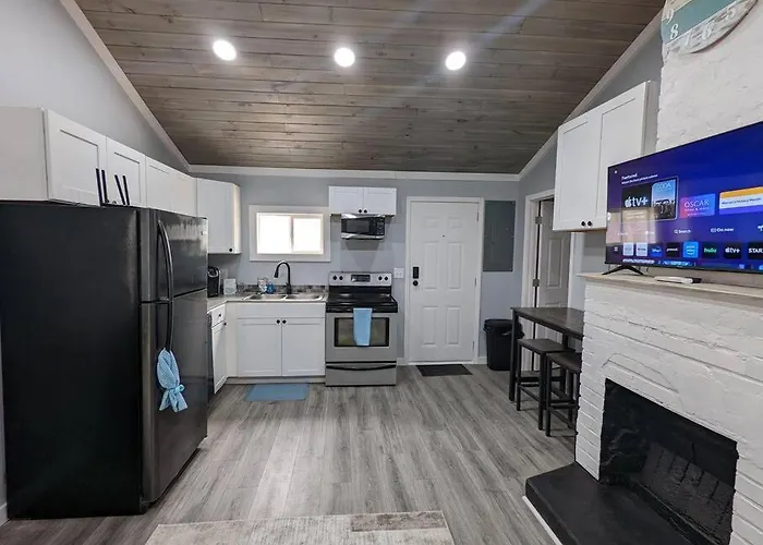 Summerlee Suite - Beautiful Remodeled Farmhouse