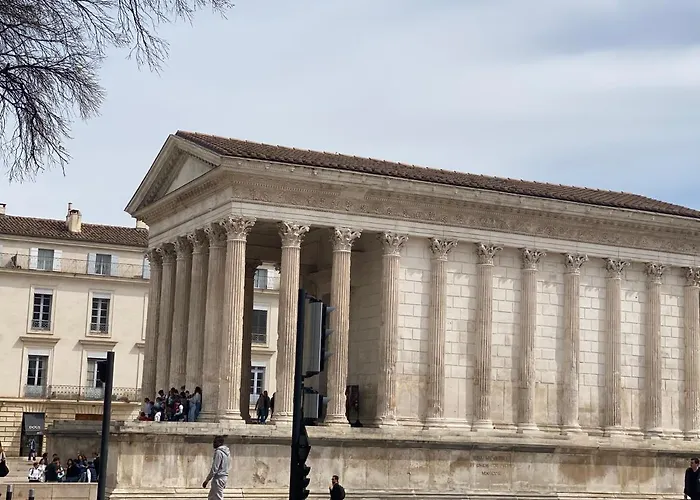 STUDIO Havre de paix au pont du gard Piscine et Jacuzzi chez Valerie Payre