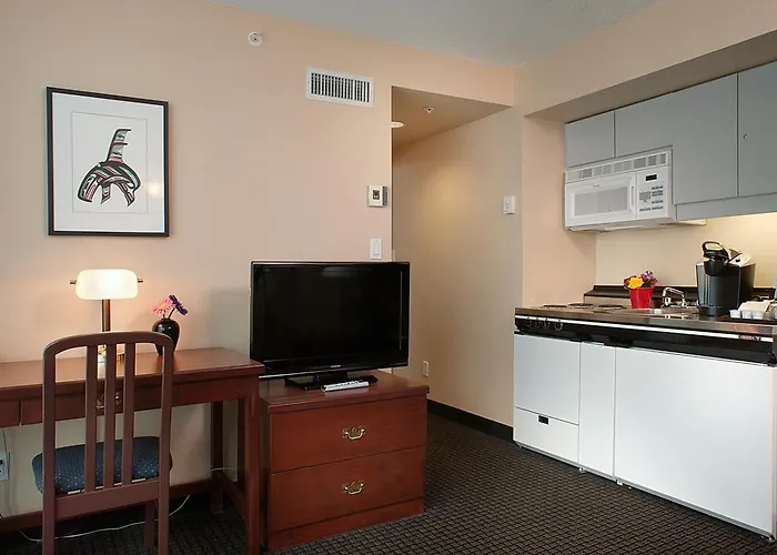 3 star hotel: Rosedale On Robson Suite Hotel