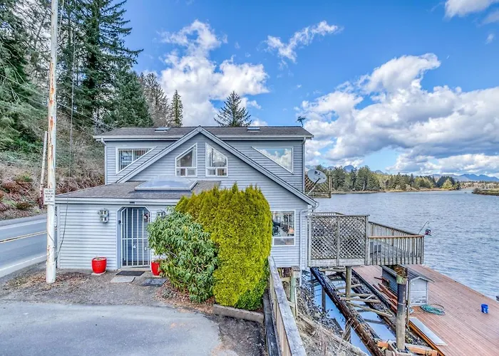 Coastal River Haven - Meredith Lodging