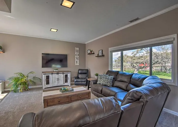 Ellensburg Home W/ Mountain Views On 3 Acres!