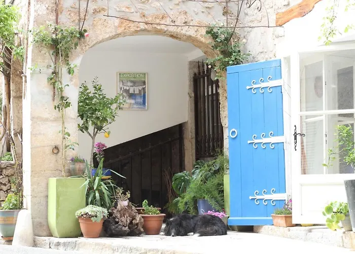 Les toits de cocagne Studio in the village center