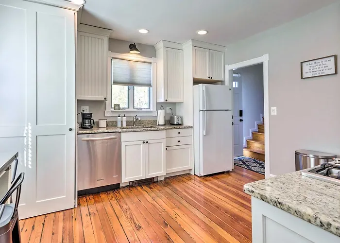 Mystic Refuge W/ Patio < 1 Mi To Downtown!