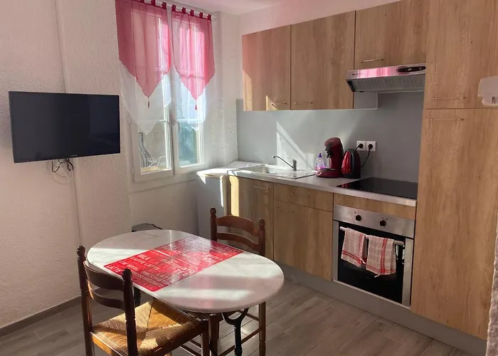 studio avec wifi à 50 m de la plage dans une rue piétonne