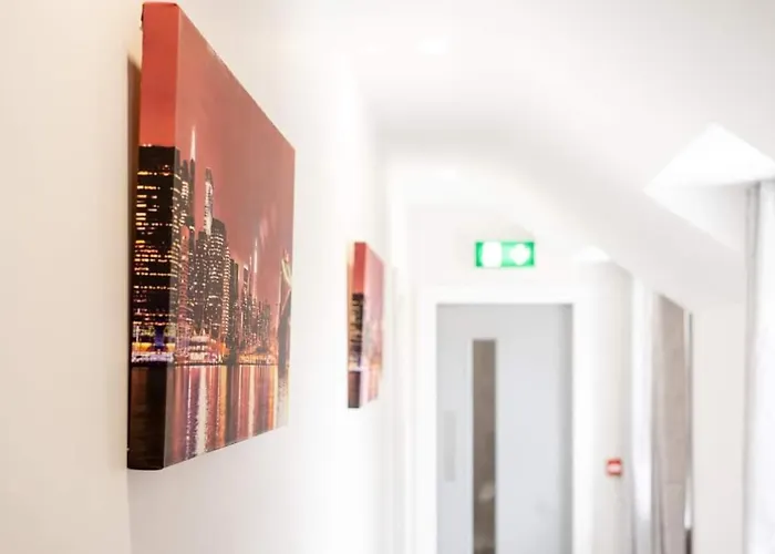Bridge Inn Studio Apartments
