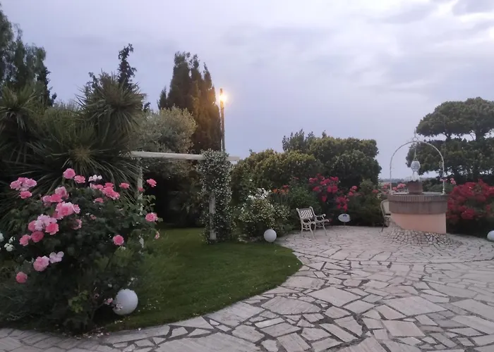 La villa: Villa Francesca Pomezia Roma