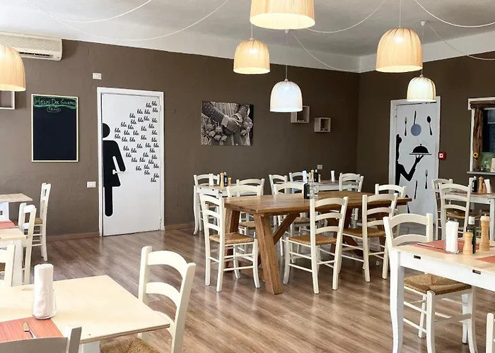 Green Gallery And Restaurant