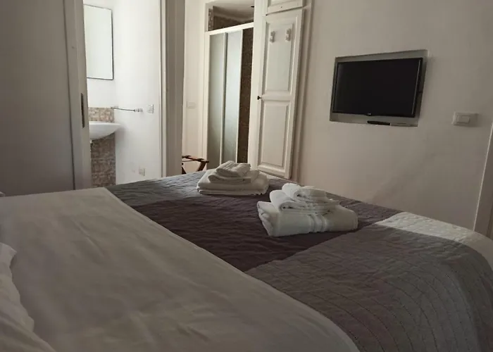 Сity center hotels B&B Five Rooms