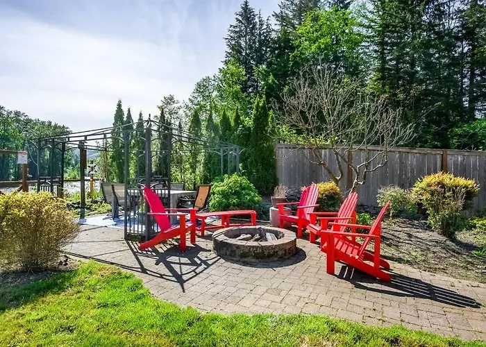 Riverfront Paradise W/ Hot Tub--Little River House