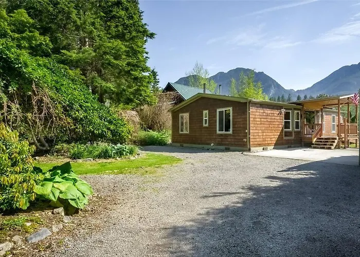 Riverfront Paradise W/ Hot Tub--Little River House