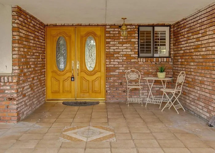 Cozy Hygge Home Centrally Located 2 King Beds