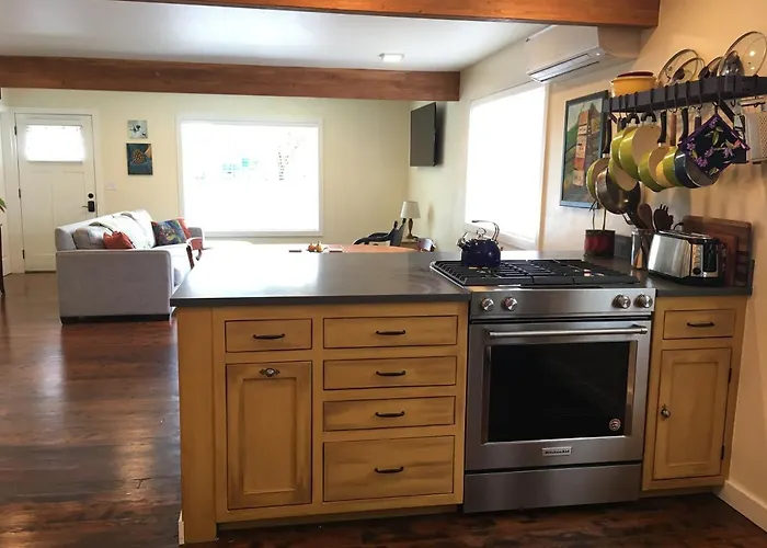 Adorable Home On The Park 10 Miles South Of Eugene