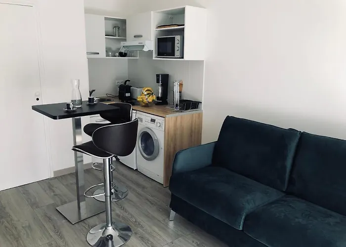 Studio En Residence, Proche De La Mer Avec Parking Gratuit Et 5G Home