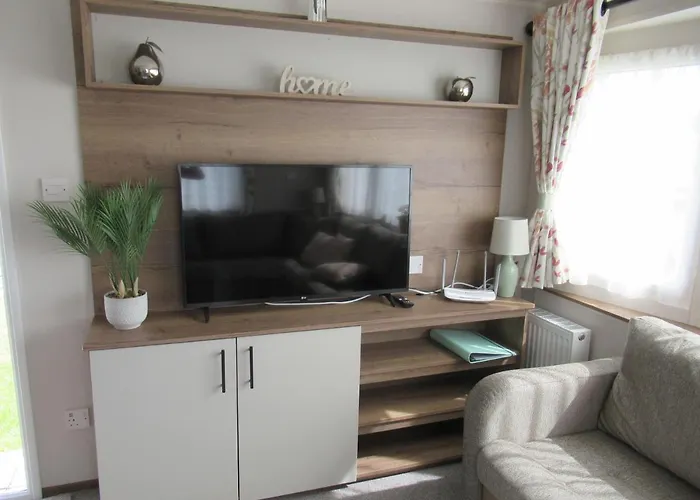 Chichester Lakeside Self-Catering Holiday Home