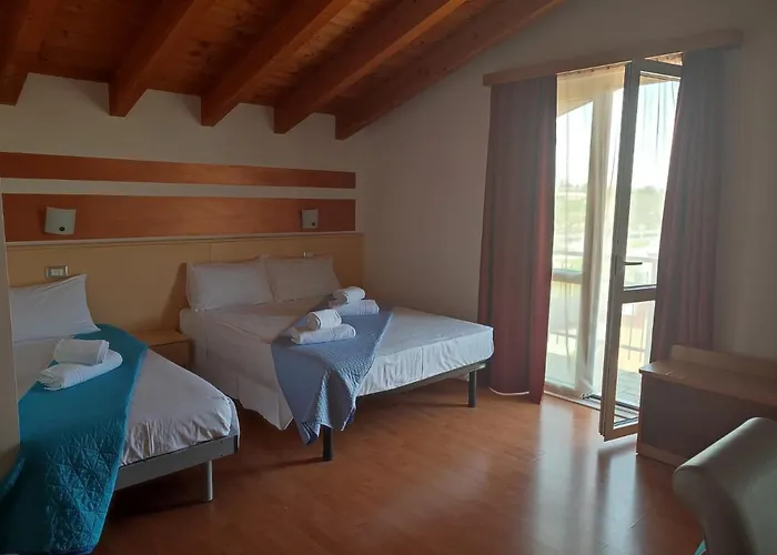 Albergo centrale: Vittoria Rooms Peschiera