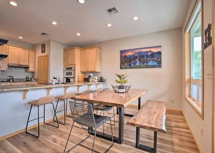 Lake Chelan Home In Private Community W/ Lake View