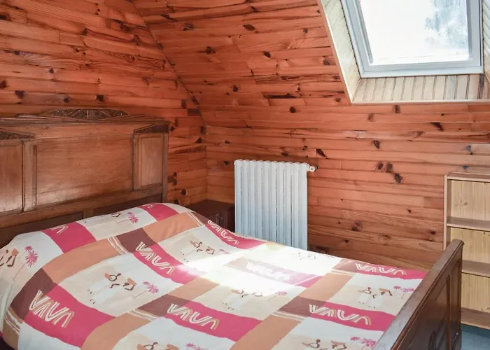 Nice Home In Ploumilliau With Wifi