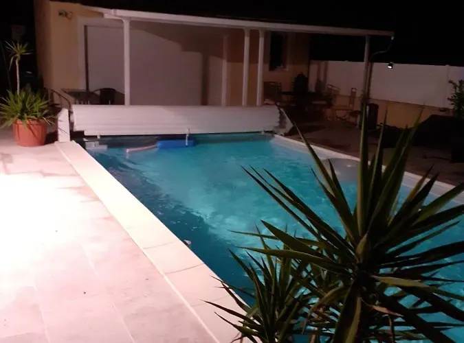 Studio sympa avec parking privé, piscine et clim