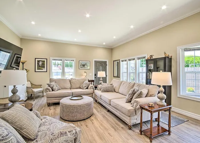 Renovated North Bend Cottage: Near Eateries!
