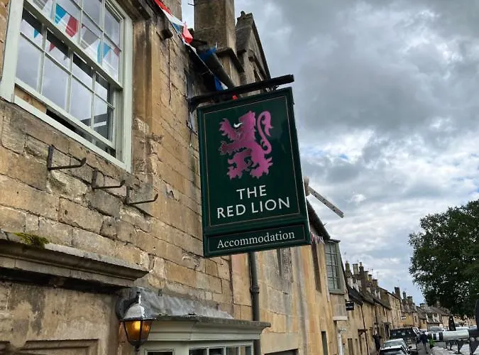Cheap hotel: Red Lion Inn