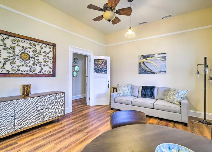 Cozy Carpinteria Apartment: Walkable Location