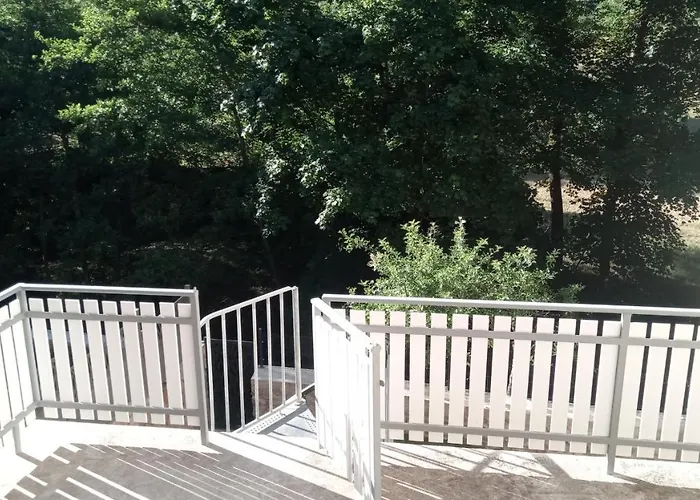 Charmante petite maison en pierre, avec accès autonome