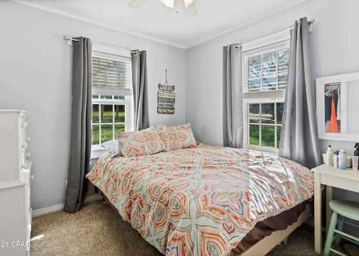 The Fifth Promise - A Cozy Lakehouse Retreat