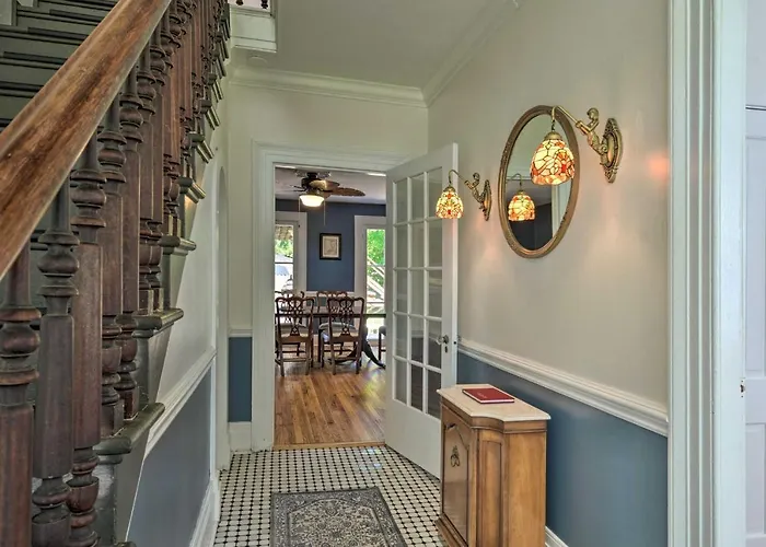 Walk To The Waterfront! Historic Sodus Point Home