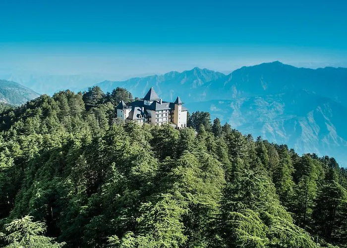 Hotel with Tennis: Wildflower Hall, An Oberoi Resort, Shimla