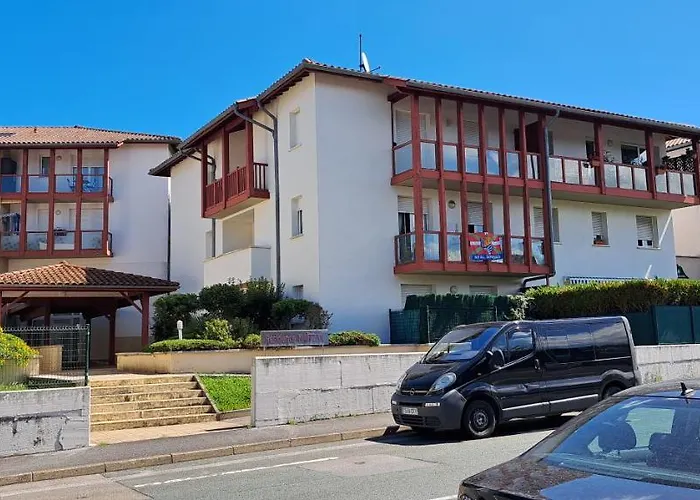 Appartement Lumineux T3 Avec Jardin Privatif A Hendaye - Parking Et Wif Gratuit