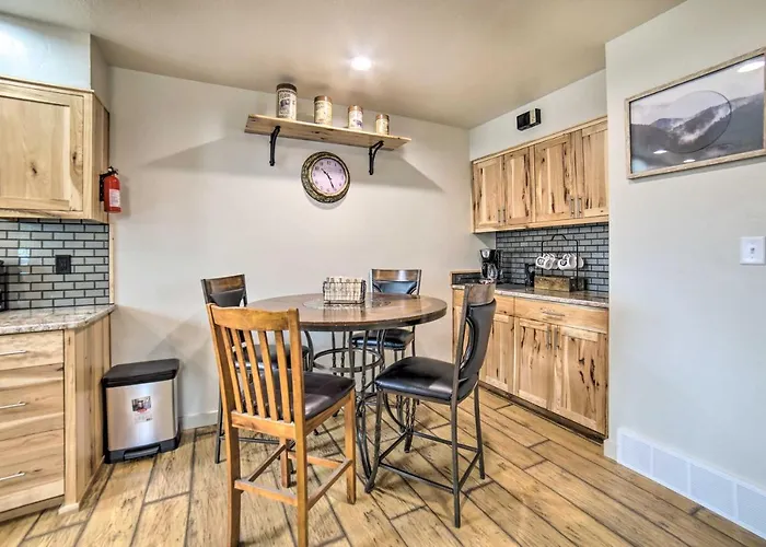 Cozy Townhome: Near Dtwn, Hospital & College!