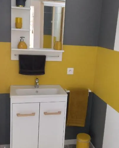 Studio neuf dans propriété au bord de la mer