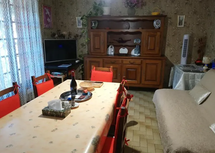 Appartement 48 m2 avec jardin au rdc dans villa à 5 min à pied des Thermes de Vernet-les-Bains, location de samedi à samedi