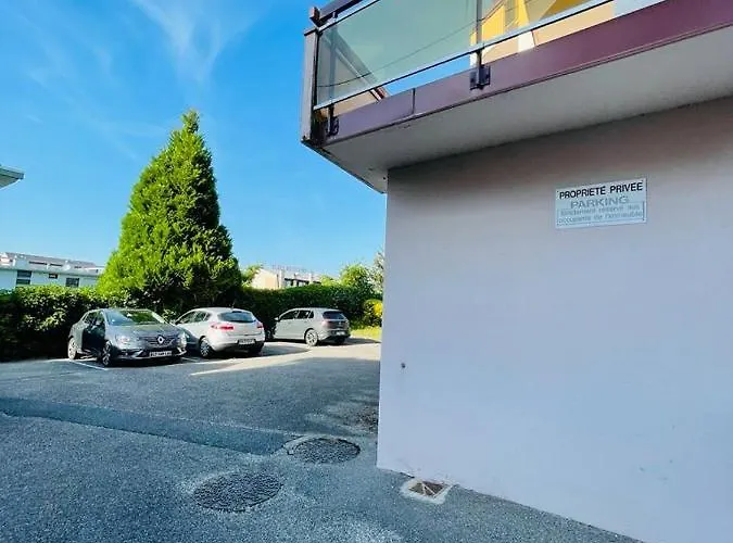 F2 près débarcadère, en centre ville, des thermes EVIAN LES BAINS 2 étoiles