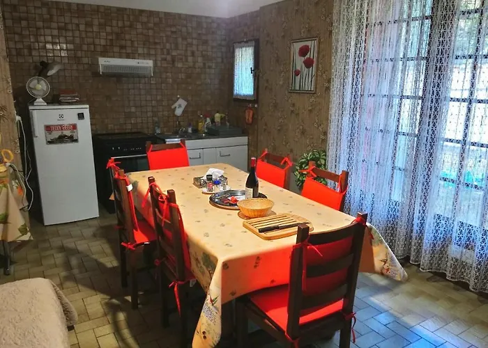 Appartement 48 m2 avec jardin au rdc dans villa à 5 min à pied des Thermes de Vernet-les-Bains, location de samedi à samedi
