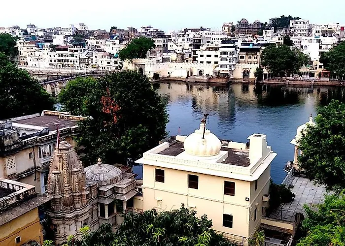 Guest house: Shiv Palace