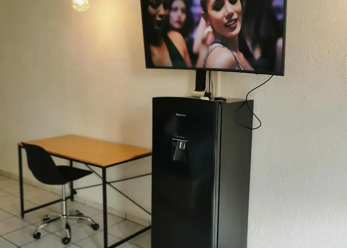 Lovely Studio Apartment With Balcony Ac & Wi-Fi, Minutes From Downtown!