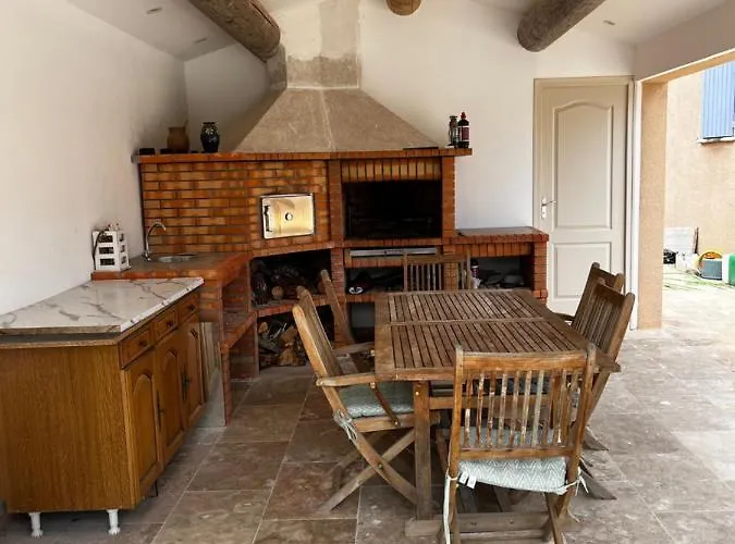 Magnifique maisonnette Dépendance avec Piscine
