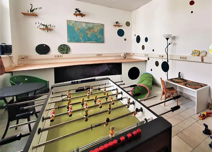 Ping Pong Hotel: Waldhotel am See Berlin-Schmöckwitz