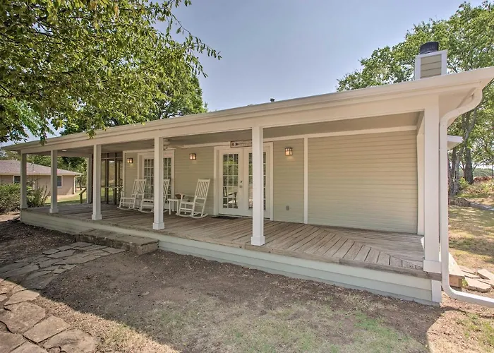Lovely Pottsboro Home W/ Patio & Fire Pits!