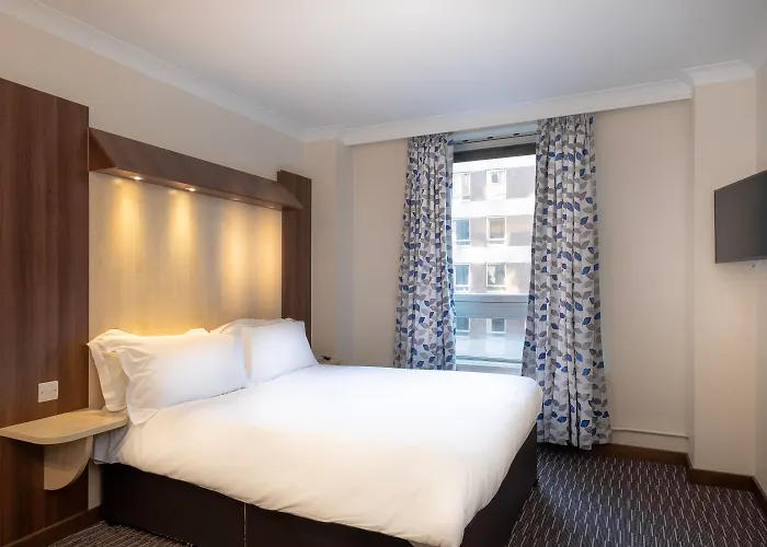 Hotel con piscina: City Sleeper At Royal National Hotel