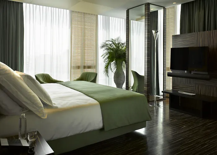 Hotel con piscina: Romeo Napoli