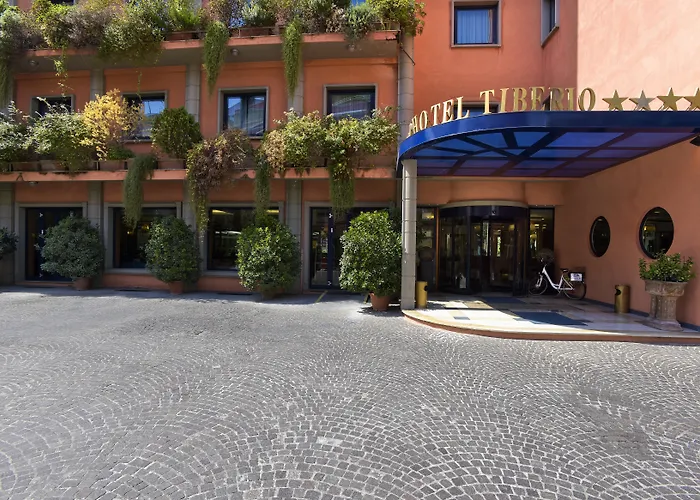 Hotel con piscina: Grand Hotel Tiberio