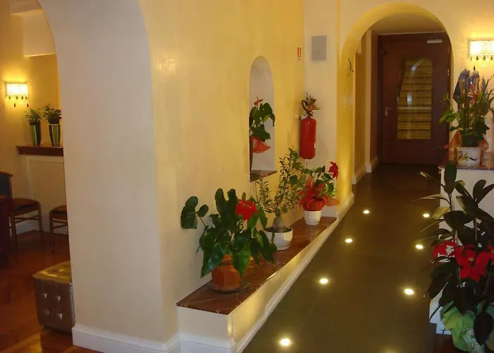 Hotel con piscina: Hotel Dina
