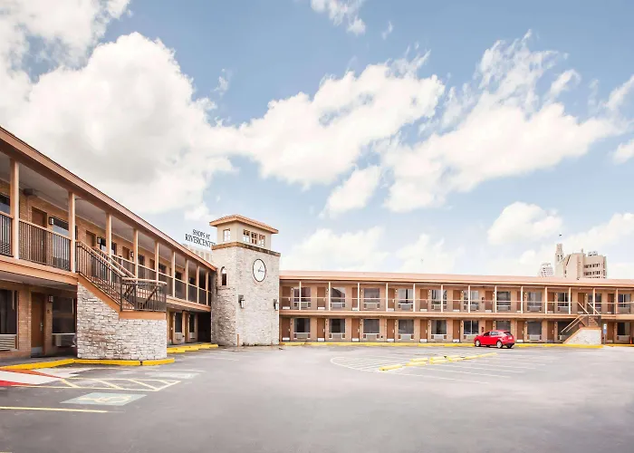 Days Inn By Wyndham Alamo/Riverwalk